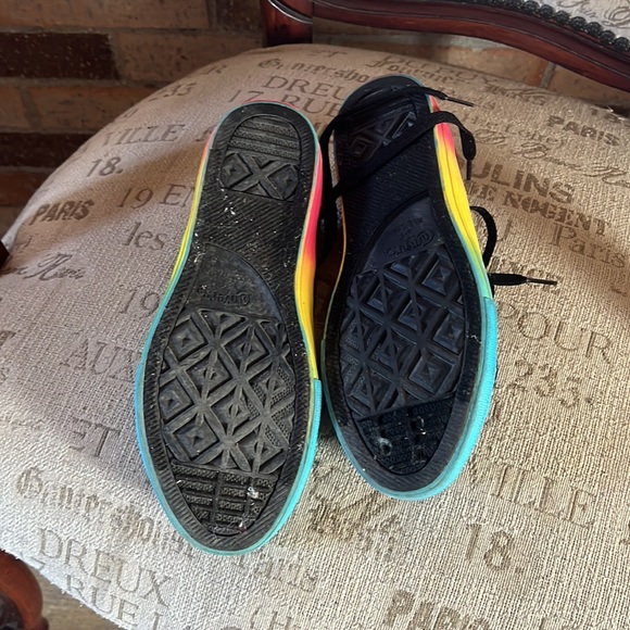 Converse - Picture 2 of 3